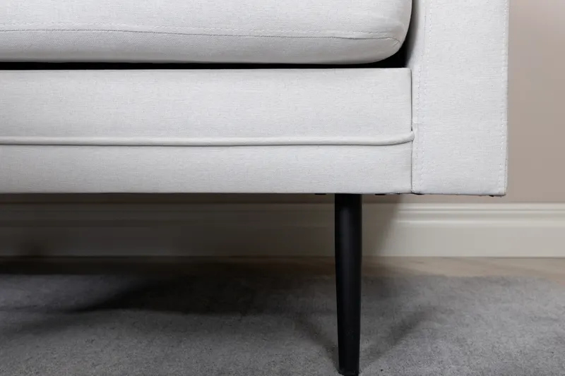 Boom Sofa mit Stahlbeinen in Hellbeige, Gestell Schwarz, Polyester, im Wohnraum, Ansicht 7