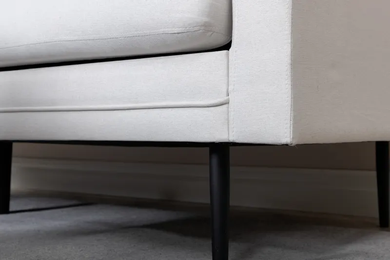 Boom Sofa mit Stahlbeinen in Hellbeige, Gestell Schwarz, Polyester, im Wohnraum, Ansicht 8