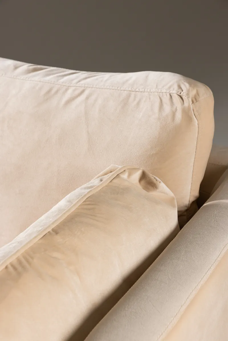 Boom Sofa mit Stahlbeinen in Beige, Gestell Gold, Polyester-Samt, im Wohnraum, Ansicht 4