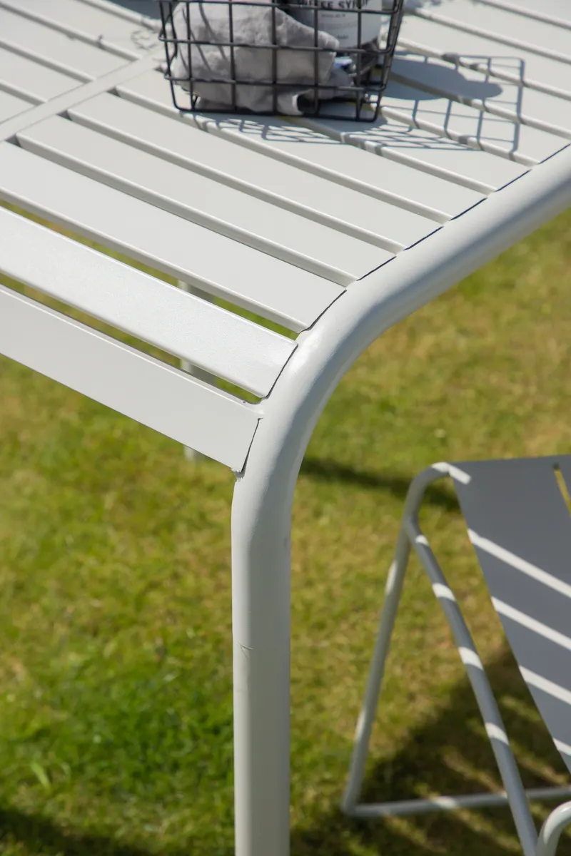 Borneo quadratischer Balkontisch aus Aluminium, im Wohnraum, Ansicht 4