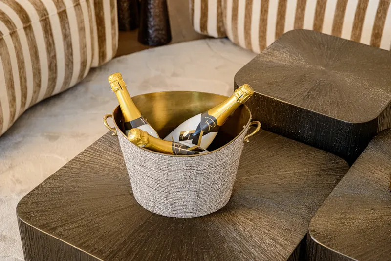 Brady Wein- und Baraccessoire Beige von Richmond Interiors, Wohnbeispiel 5, im Wohnraum