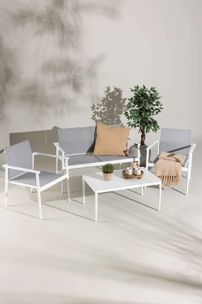 Break Gartenlounge mit Sofa, Sesseln und Glastisch in Table: H:45 L:90 W:60 Chair: D:63 H:81 W:59 Sofa: D:63 H:81 W:135 cm, Weiß, im Wohnraum, Ansicht 1