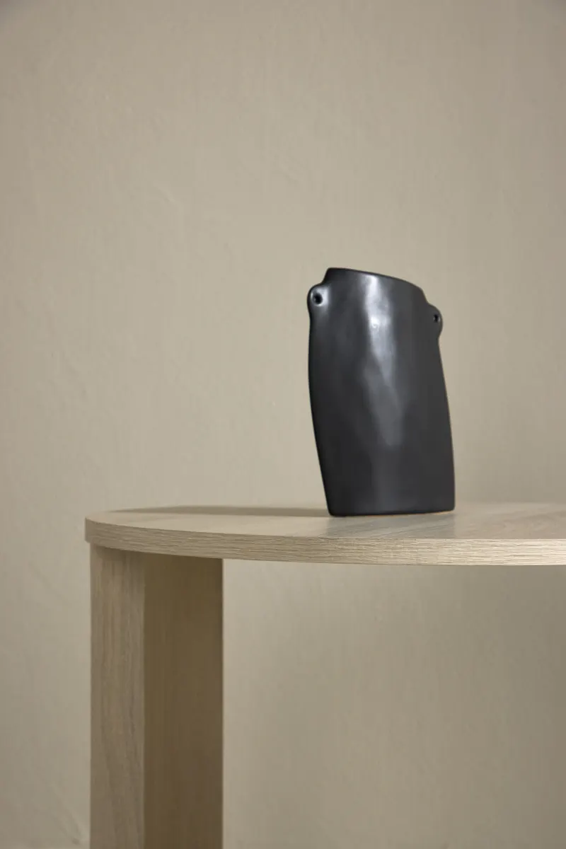Bristol runder Couchtisch Ø 60 cm mit gerillten Bogenwangen in Whitewash, im Wohnraum, Ansicht 4