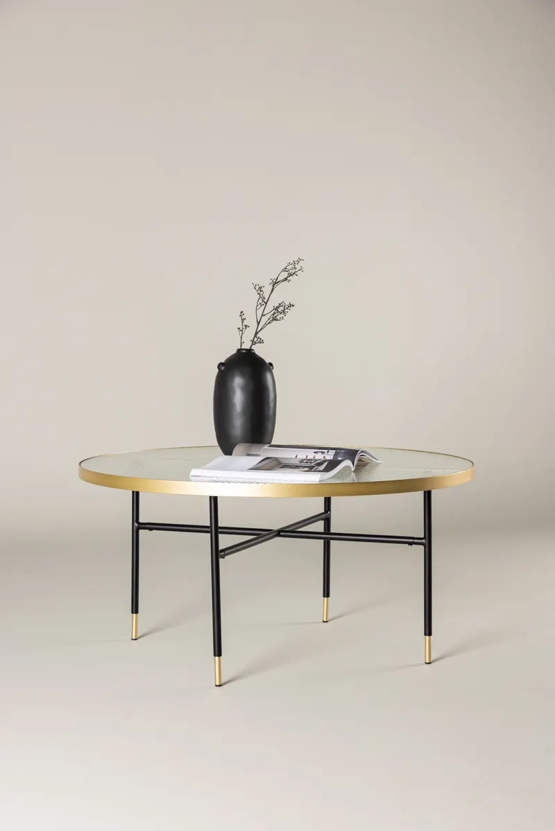 Bubbles runder Couchtisch Ø 98 cm mit Glasplatte und goldfarbenem Rand, im Wohnraum, Ansicht 1