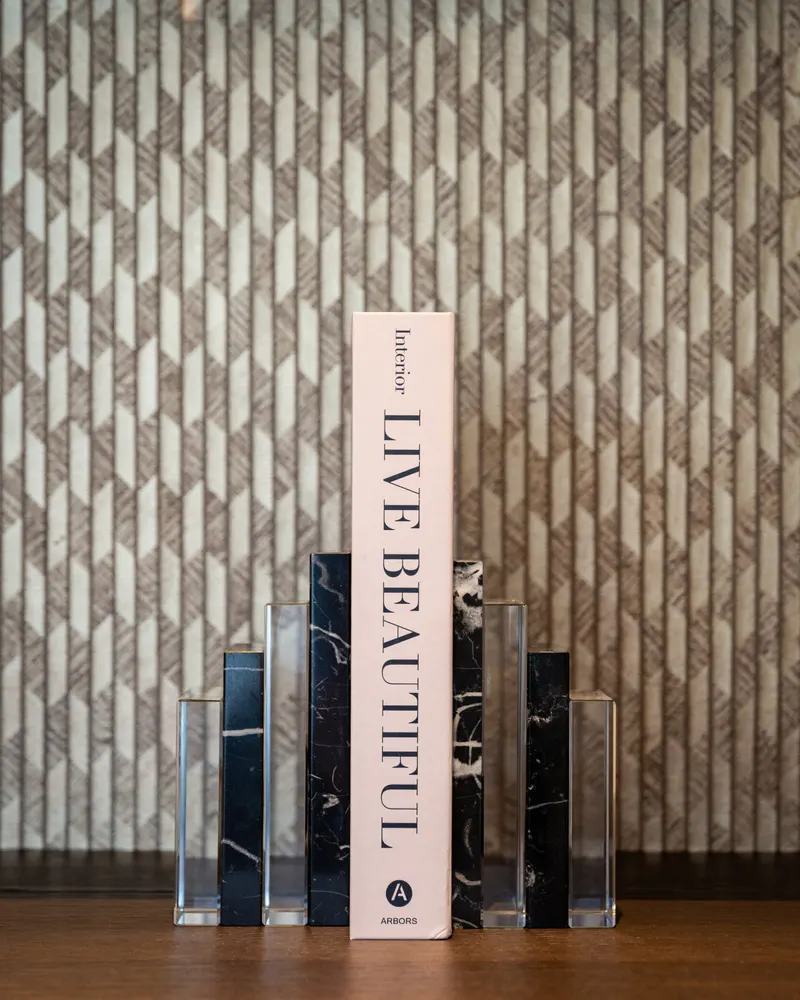 Fancy, Schwarz von Richmond Interiors, Wohnbeispiel 7, im Wohnraum