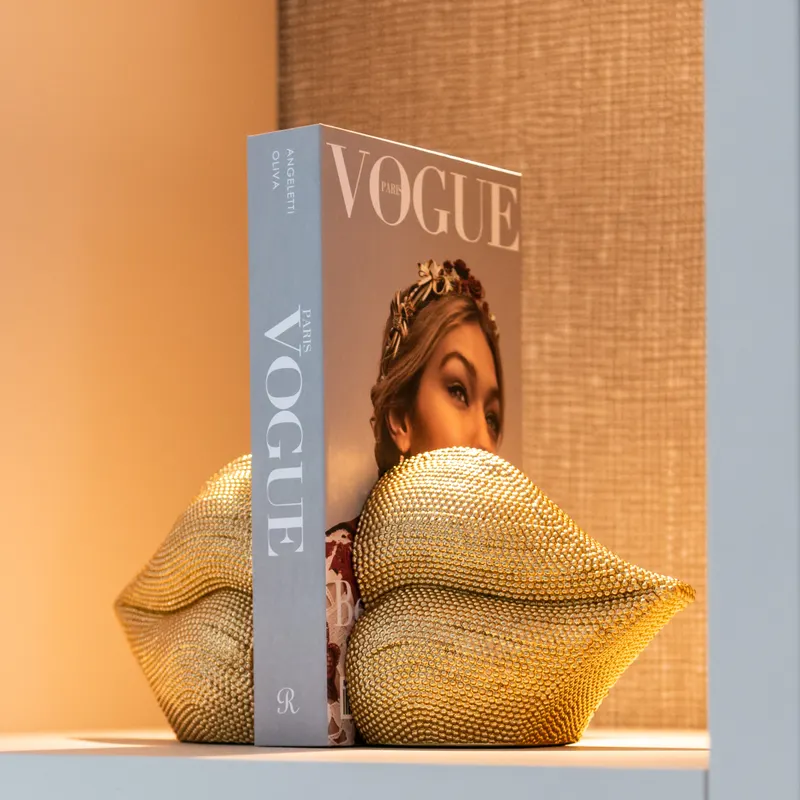Buchstützen Kiss von Richmond Interiors, Wohnbeispiel 10, im Wohnraum