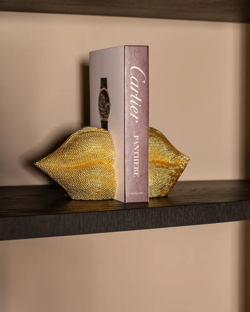 Buchstützen Kiss von Richmond Interiors, Wohnbeispiel 18, im Wohnraum