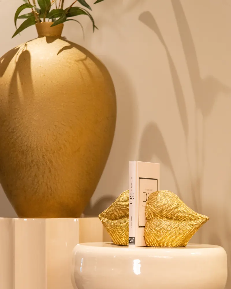 Buchstützen Kiss von Richmond Interiors, Wohnbeispiel 19, im Wohnraum