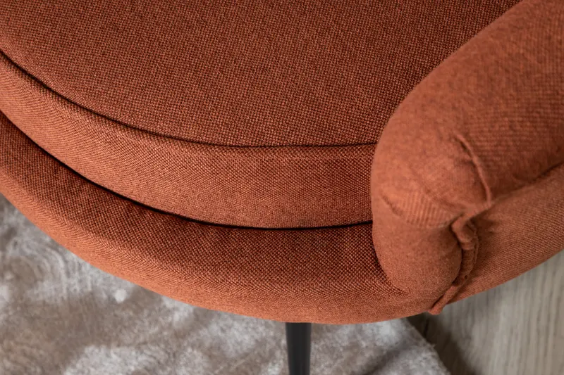 Calais Sofa mit Muschel-Rückenlehne in Rot, Gestell Schwarz, Polyester, im Wohnraum, Ansicht 5