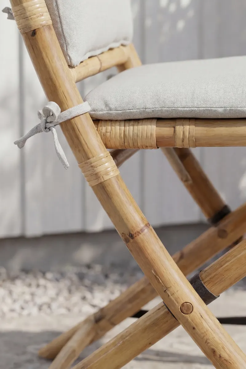 Cane klappbarer Gartenstuhl aus Rattan mit Sitzkissen, im Wohnraum, Ansicht 3