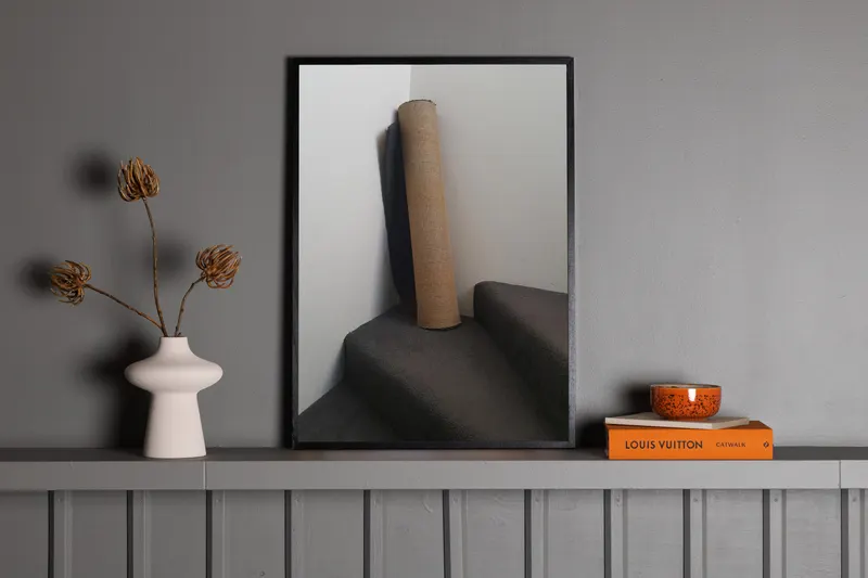 Carpet Poster mit aufgerolltem Teppich in 100 × 70 cm, im Wohnraum, Ansicht 2