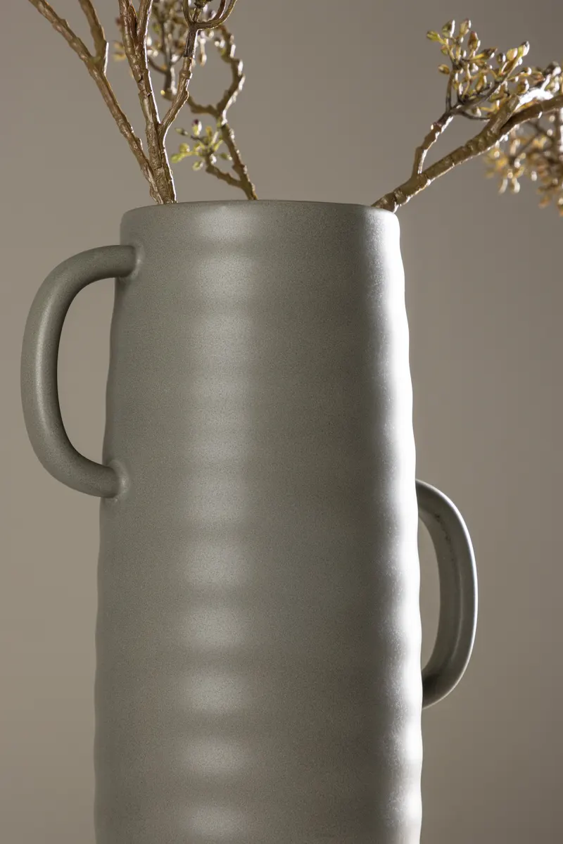 Cent Vase mit Henkel aus Steinzeug in Ø 13 cm, Dunkelgrau, im Wohnraum, Ansicht 3