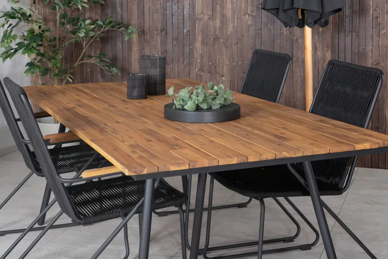 Chan & Bois Gartenmöbel-Set mit Akazientisch und 4 Stühlen in Schwarz, im Wohnraum, Ansicht 4