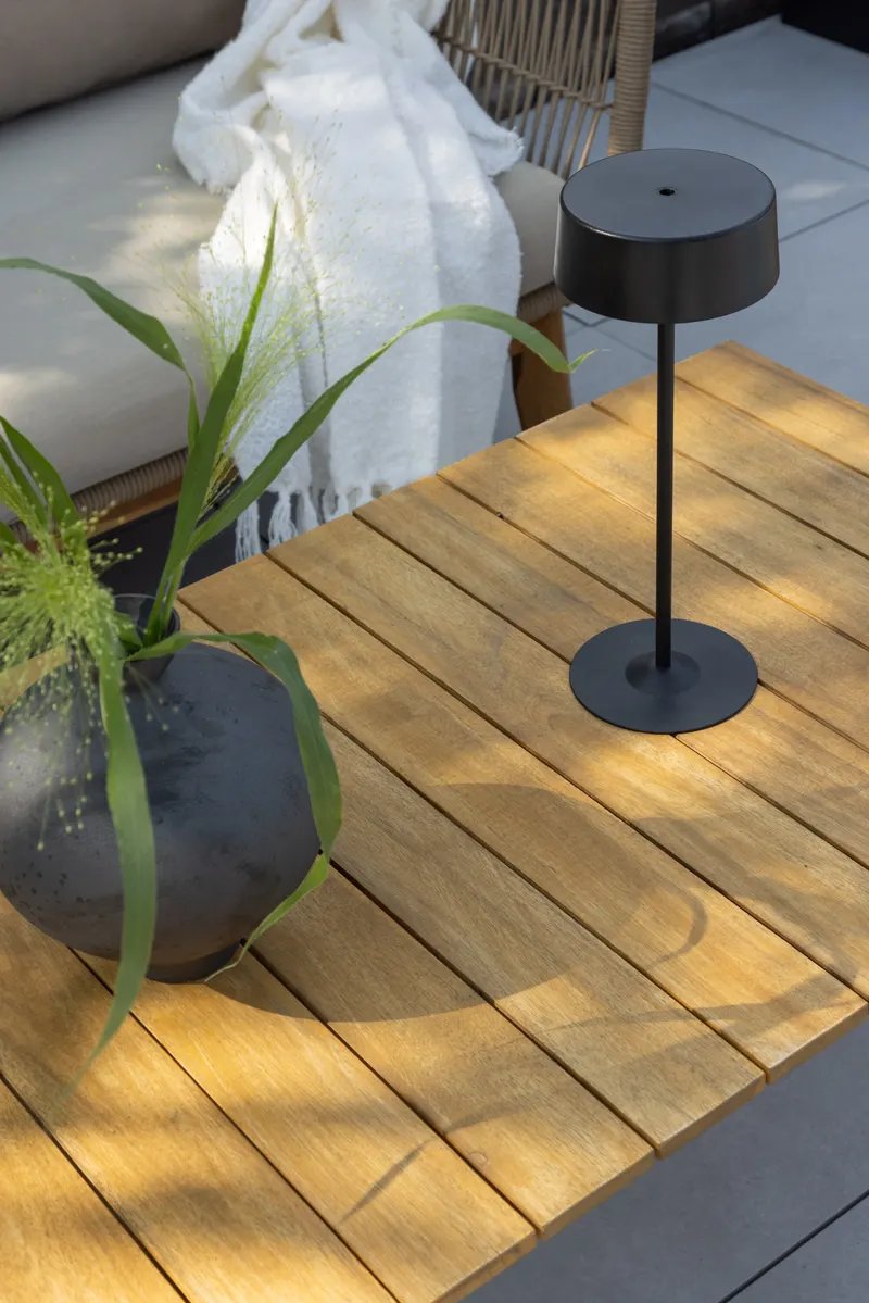 Chania Gartenlounge mit Zweisitzer, zwei Sesseln und Couchtisch in Table: H:45 L:110 W:60 Chair: D:75 H:76 W:75 Sofa: D:75 H:76 W:164 cm, im Wohnraum, Ansicht 5