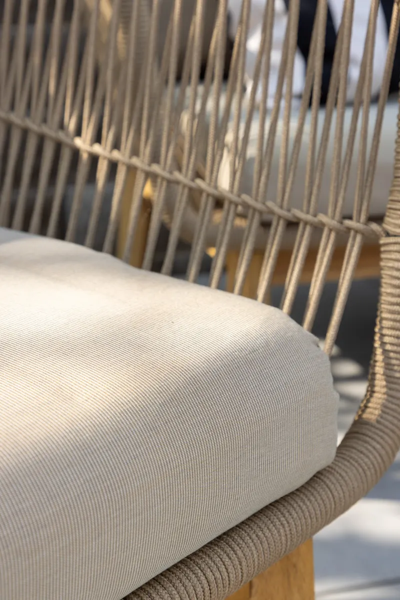 Chania Gartenlounge mit Zweisitzer, zwei Sesseln und Couchtisch in Table: H:45 L:110 W:60 Chair: D:75 H:76 W:75 Sofa: D:75 H:76 W:164 cm, im Wohnraum, Ansicht 7