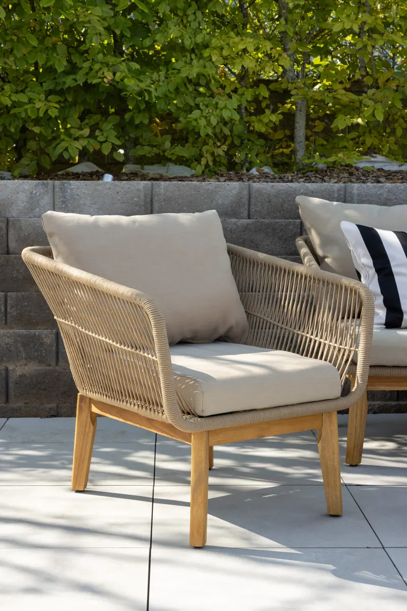 Chania Gartenlounge mit Zweisitzer, zwei Sesseln und Couchtisch, im Wohnraum, Ansicht 3