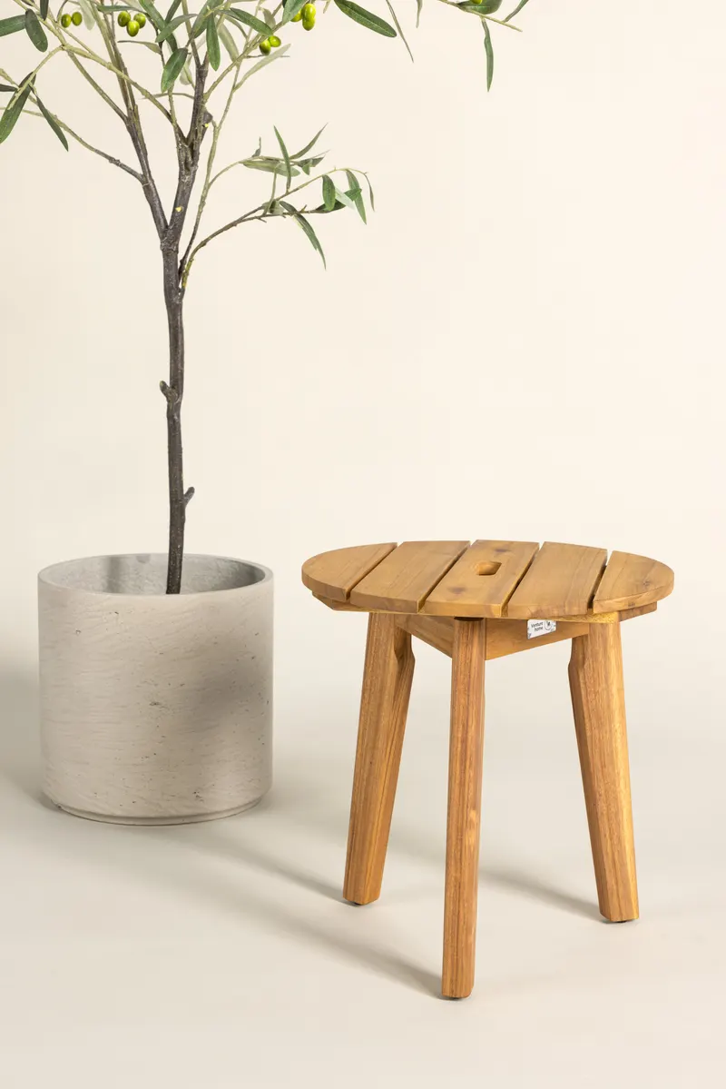 Chania Outdoor-Beistelltisch aus Akazie, im Wohnraum, Ansicht 1