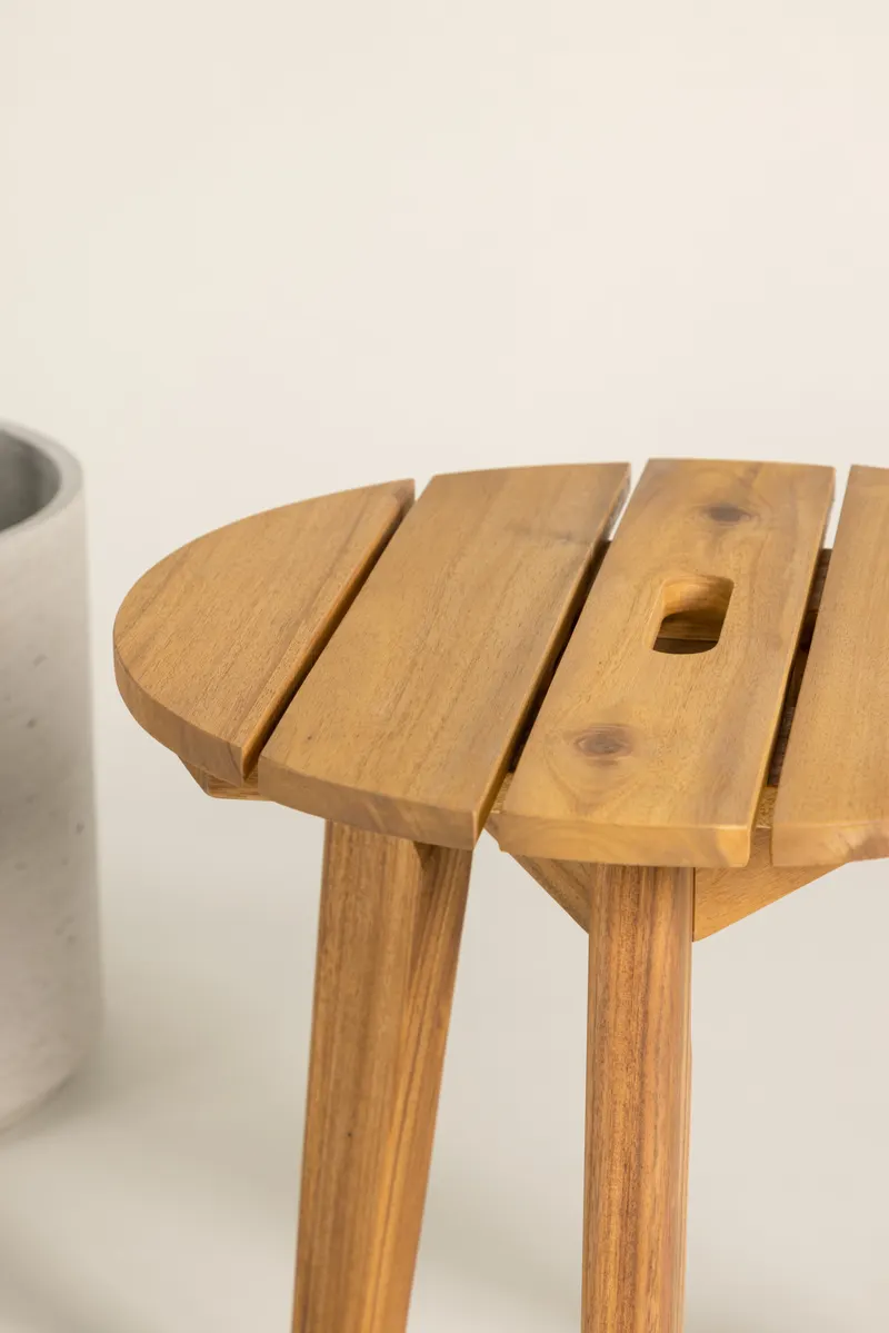Chania Outdoor-Beistelltisch aus Akazie, im Wohnraum, Ansicht 2