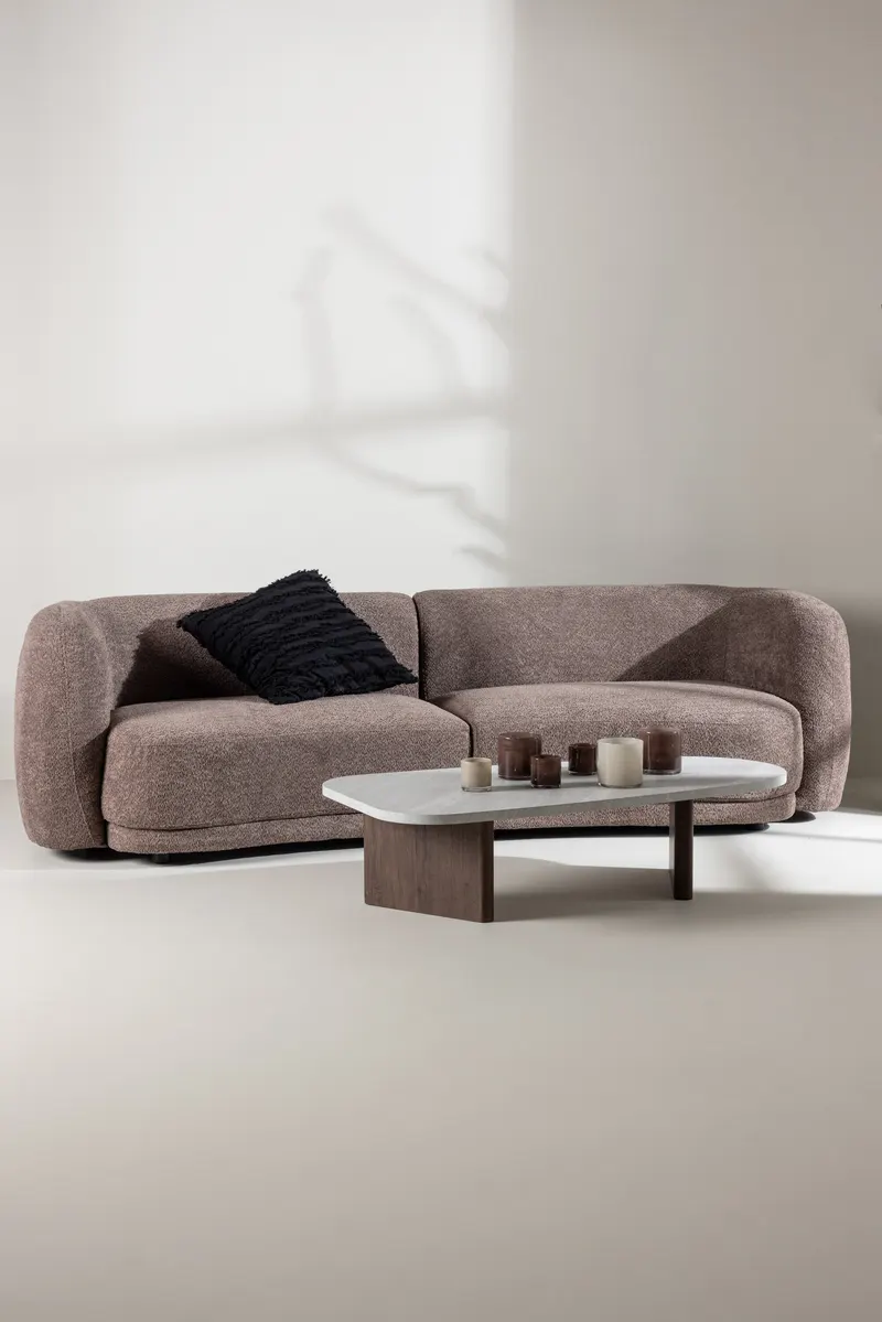 Cielo Sofa mit runden Kanten in Braun, Gestell Schwarz, Bouclé, im Wohnraum, Ansicht 1