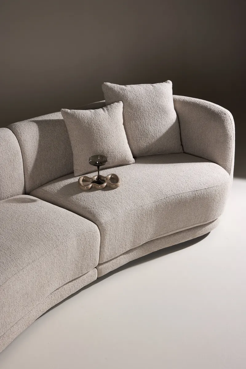 Cielo Sofa mit runden Kanten in Beige, Gestell Schwarz, Bouclé, im Wohnraum, Ansicht 6