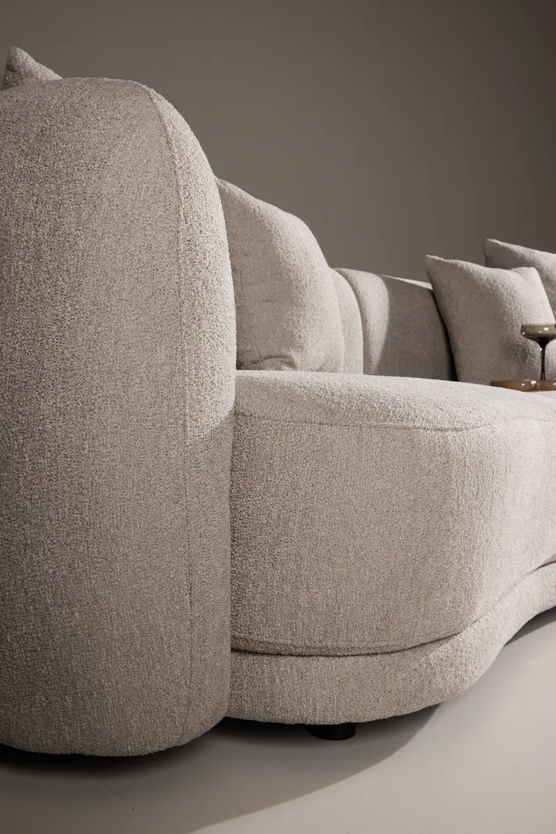 Cielo Sofa mit runden Kanten in Beige, Gestell Schwarz, Bouclé, im Wohnraum, Ansicht 7