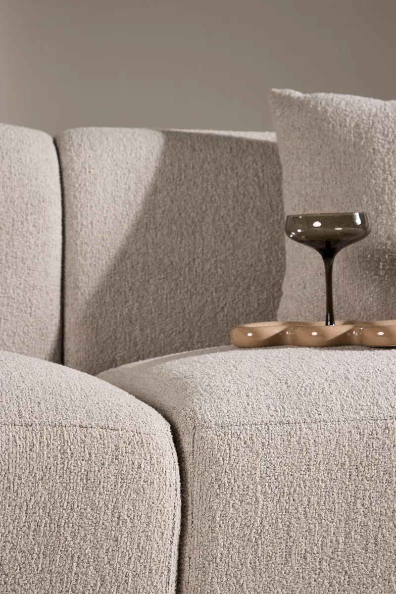 Cielo Sofa mit runden Kanten in Beige, Gestell Schwarz, Bouclé, im Wohnraum, Ansicht 3