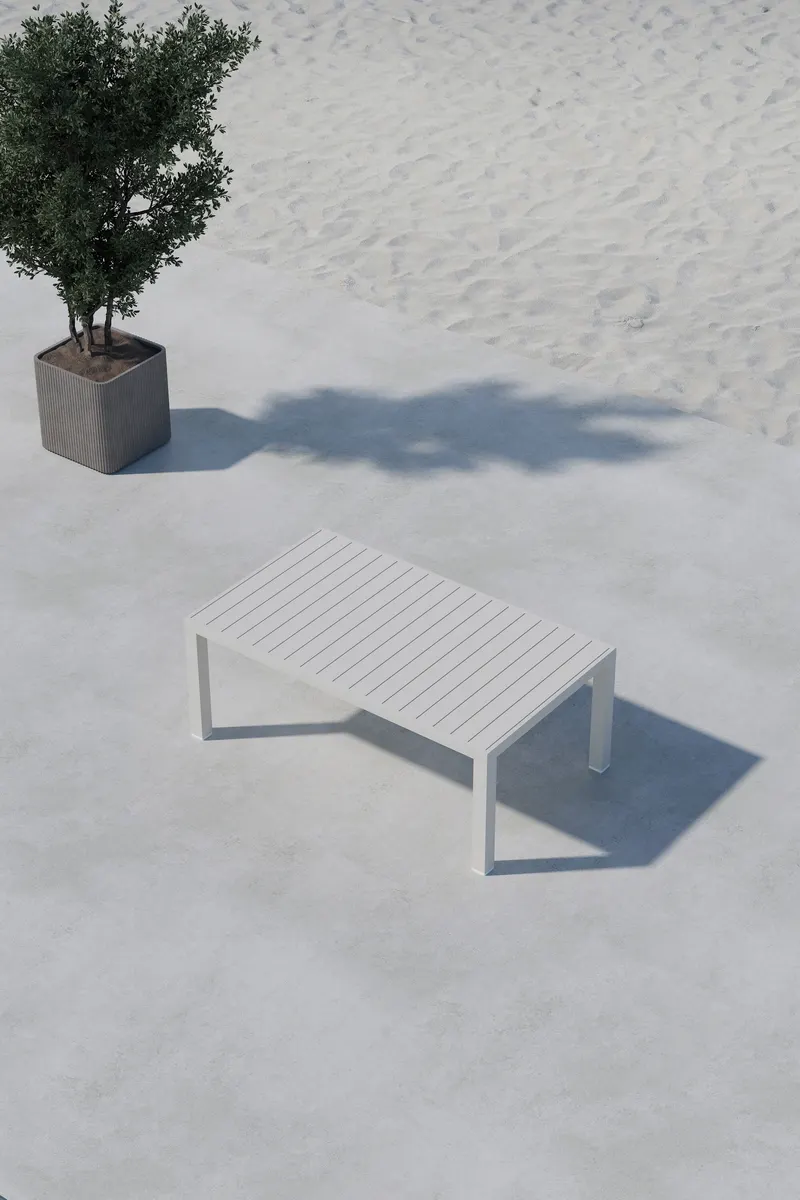 Copacabana Loungetisch aus Aluminium in Beige, im Wohnraum, Ansicht 1