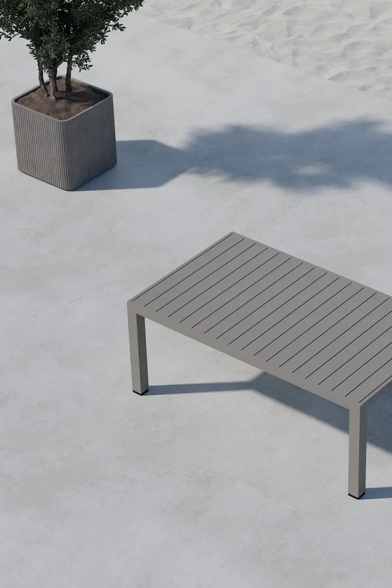 Copacabana Loungetisch aus Aluminium in Braun, im Wohnraum, Ansicht 2