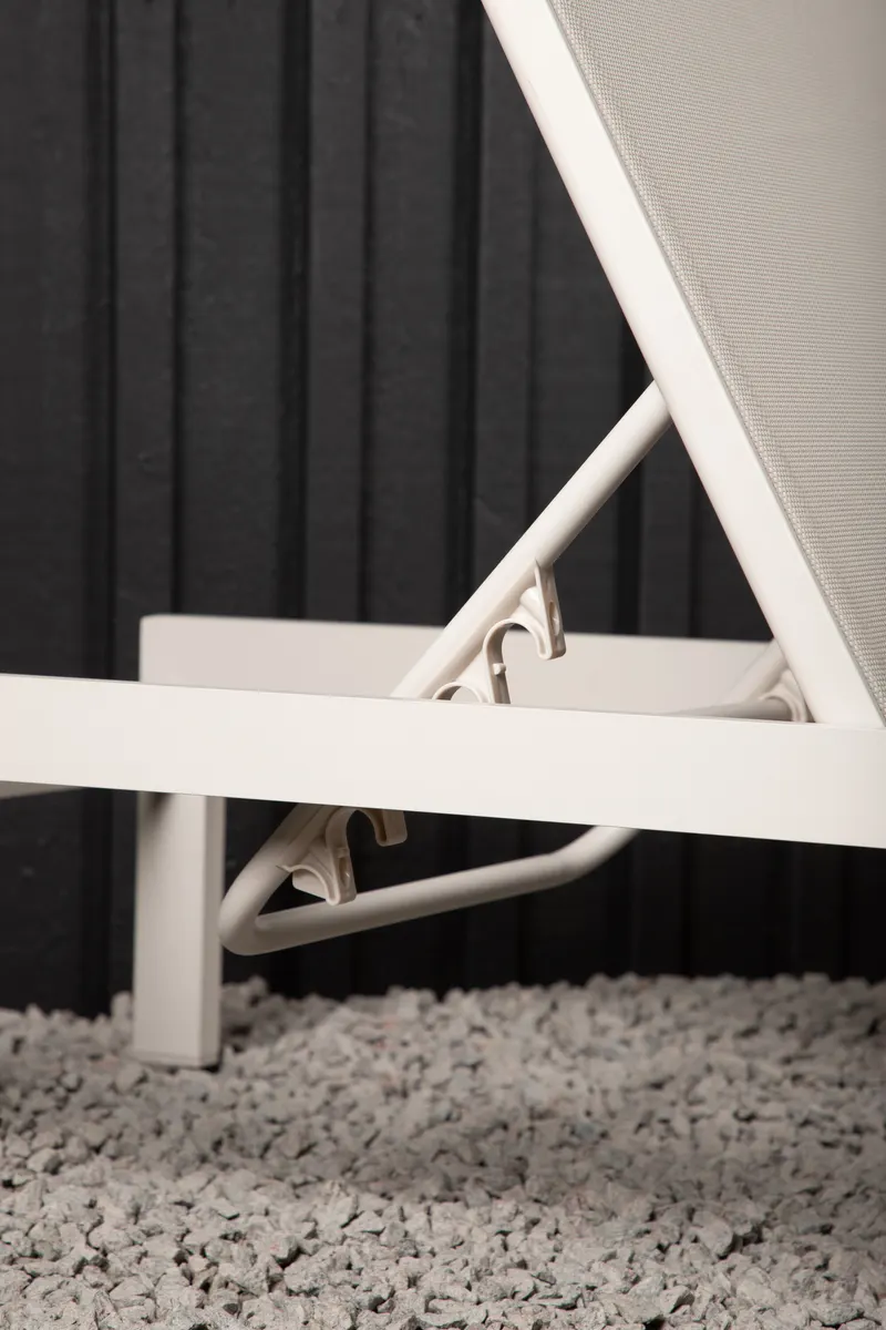 Copacabana Sonnenliege aus Aluminium und Textilene in Beige, im Wohnraum, Ansicht 2