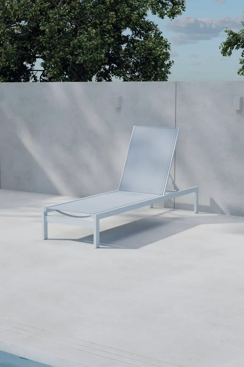 Copacabana Sonnenliege aus Aluminium und Textilene in Hellblau, im Wohnraum
