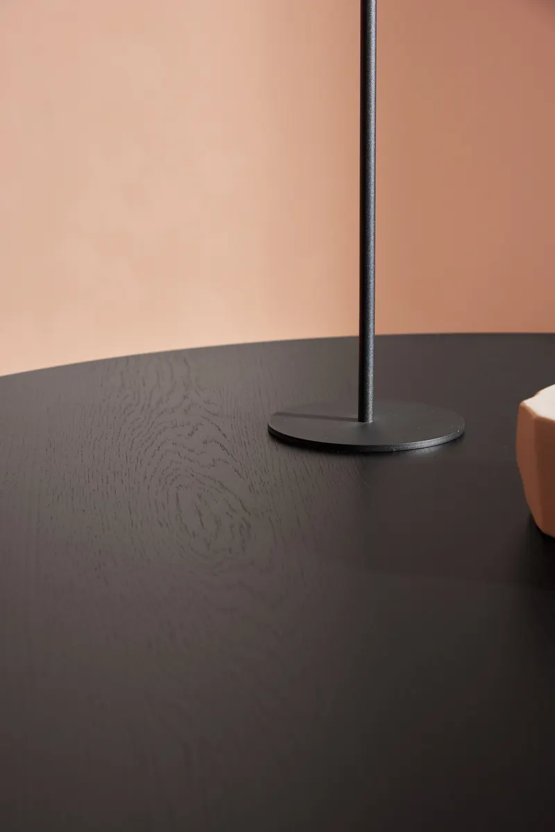 Copenhagen runder Couchtisch Ø 100 cm mit Ringgestell in Schwarz, im Wohnraum, Ansicht 3