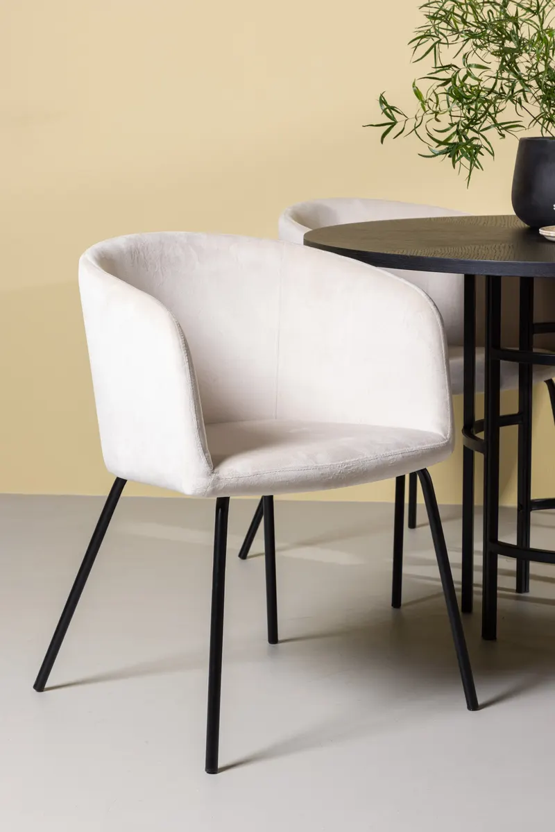 Copenhagen & Berit Essgruppe mit rundem Esstisch und 4 gepolsterten Stühlen in Ø 115 cm, Schwarz, Beige, Gestell Schwarz, im Wohnraum, Ansicht 2