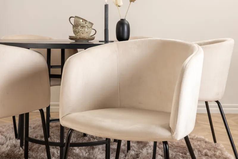 Copenhagen & Berit Essgruppe mit schwarzem rundem Esstisch und 6 gepolsterten Stühlen in Beige, Gestell Schwarz, im Wohnraum, Ansicht 4