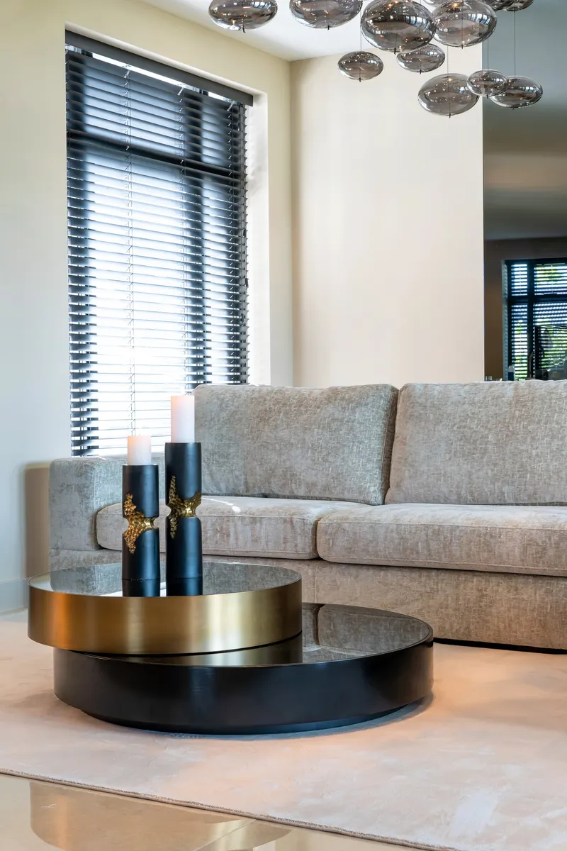 Couchtisch Alexander Jones Slice, Schwarz/Goldfarben von Richmond Interiors, Wohnbeispiel 4, im Wohnraum