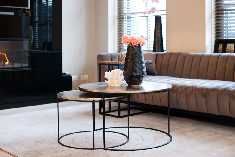 Couchtisch Asher, Champagner-Goldfarben, 2er-Set von Richmond Interiors, Wohnbeispiel 7, im Wohnraum