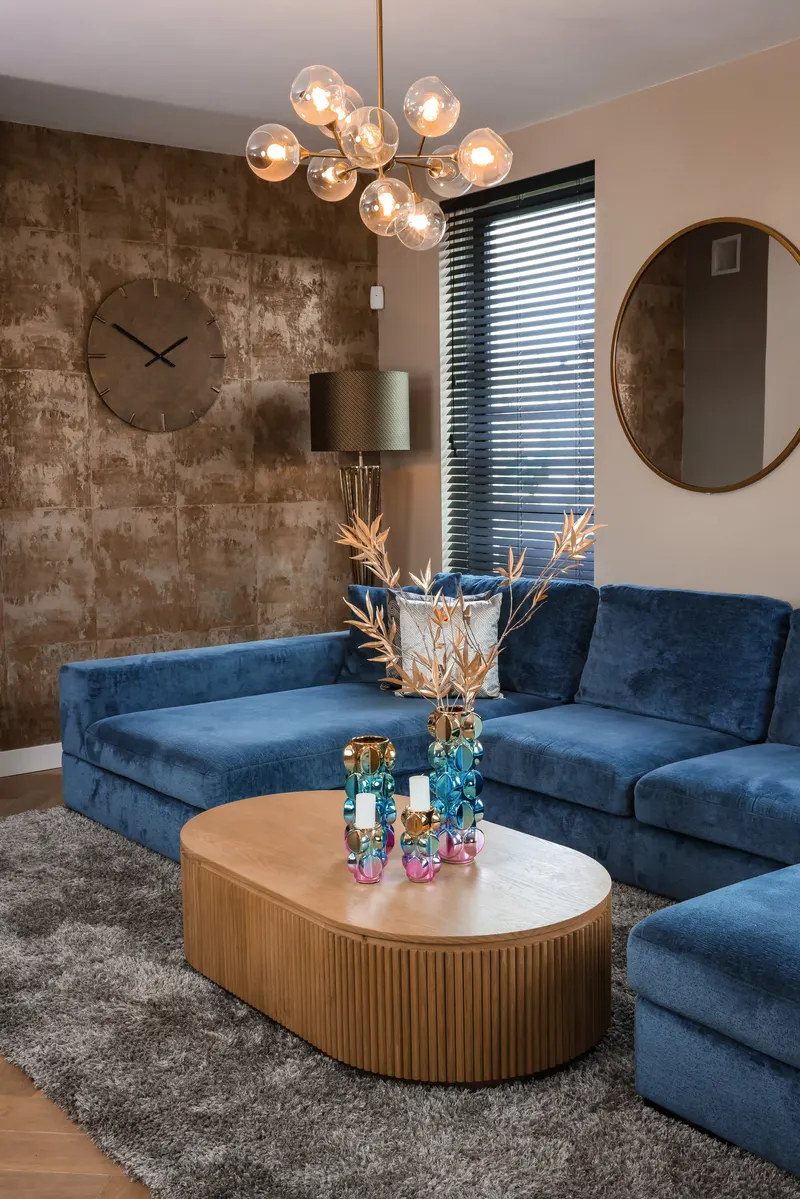Uhr Zane, Goldfarben von Richmond Interiors, Wohnbeispiel 11, im Wohnraum