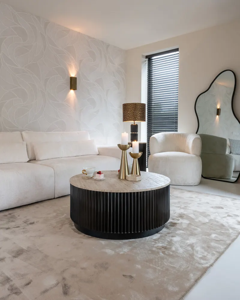 Spiegel Aldon, Schwarz von Richmond Interiors, Wohnbeispiel 4, im Wohnraum
