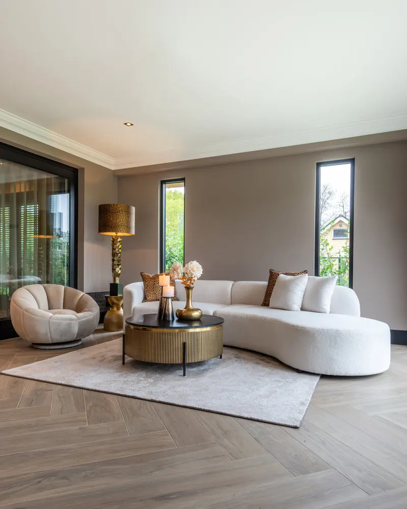 Couchtisch Ironville rund, Goldfarben von Richmond Interiors, Wohnbeispiel 13, im Wohnraum