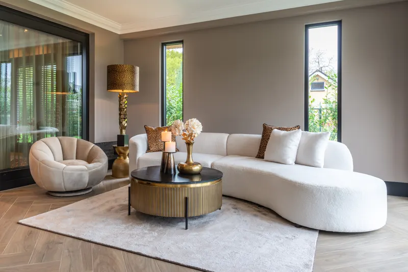Couchtisch Ironville rund, Goldfarben von Richmond Interiors, Wohnbeispiel 14, im Wohnraum