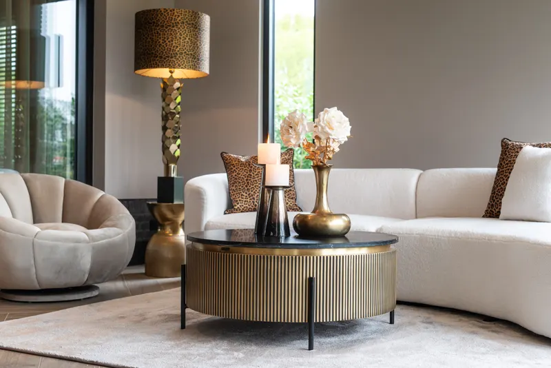 Couchtisch Ironville rund, Goldfarben von Richmond Interiors, Wohnbeispiel 15, im Wohnraum