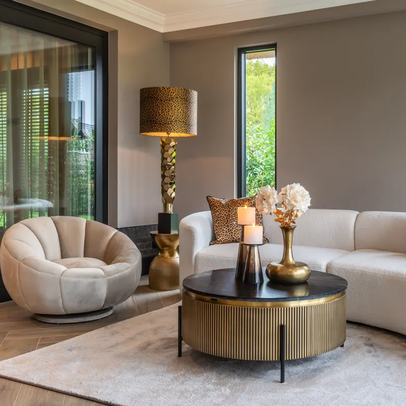 Couchtisch Ironville rund, Goldfarben von Richmond Interiors, Wohnbeispiel 17, im Wohnraum