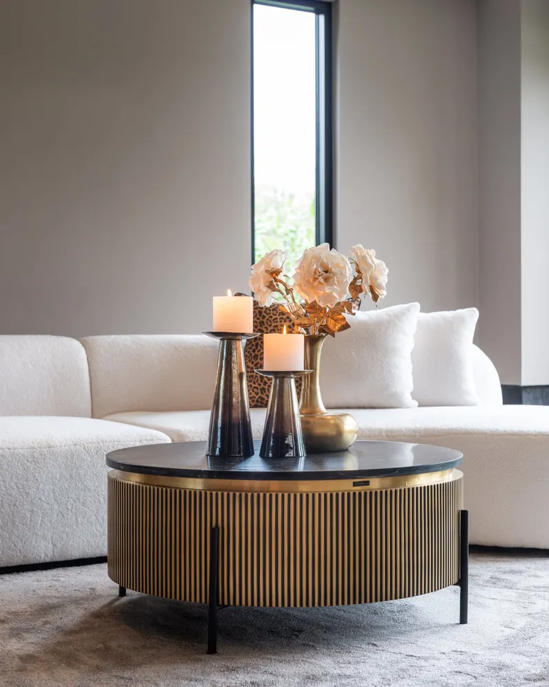 Couchtisch Ironville rund, Goldfarben von Richmond Interiors, Wohnbeispiel 18, im Wohnraum