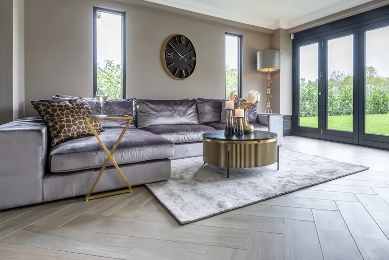 Couchtisch Ironville rund, Goldfarben von Richmond Interiors, Wohnbeispiel 21, im Wohnraum
