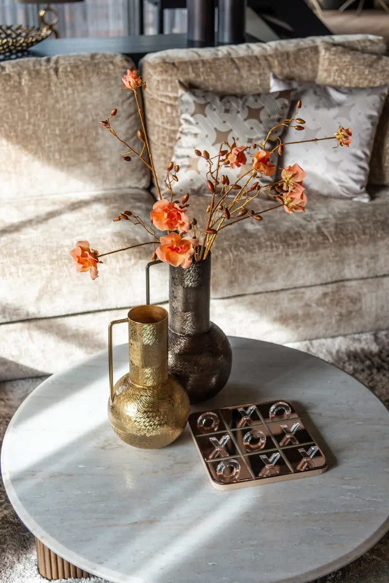 Mayfield Braun, 90 Ø cm von Richmond Interiors, Wohnbeispiel 4, im Wohnraum