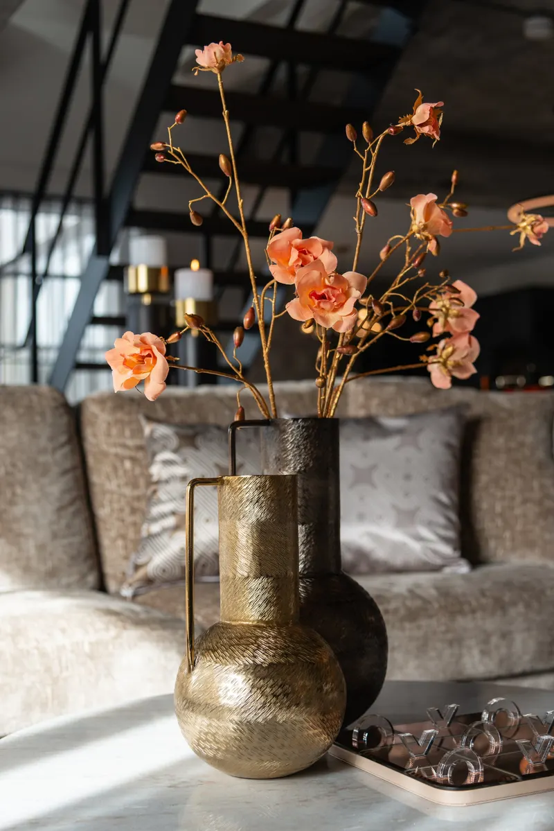 Mayfield Braun, 90 Ø cm von Richmond Interiors, Wohnbeispiel 5, im Wohnraum
