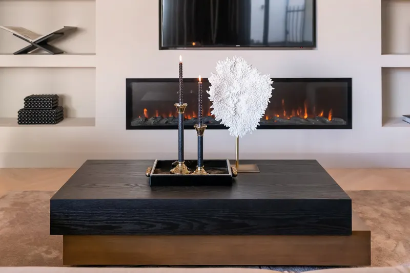 Tablett Liv, Schwarz/Goldfarben von Richmond Interiors, Wohnbeispiel 15, im Wohnraum