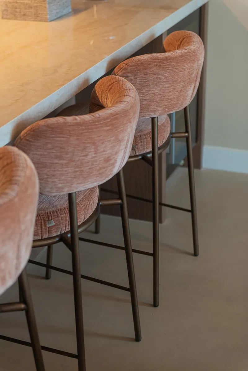 Counterstuhl Encanto, Be straight mocha mousse von Richmond Interiors, Wohnbeispiel 10, im Wohnraum