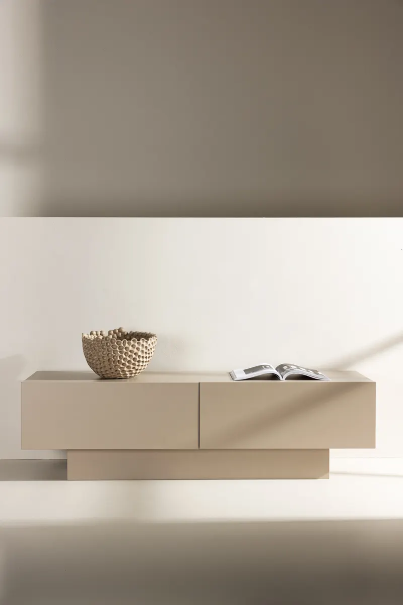 Cuenca Lowboard auf Sockel in Beige, im Wohnraum, Ansicht 1