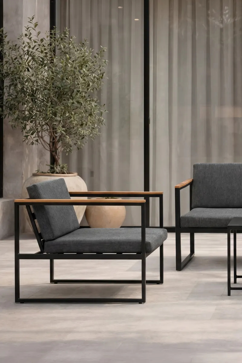 Dakar Gartenlounge mit Sofa, zwei Sesseln und zwei Tischen, im Wohnraum, Ansicht 3