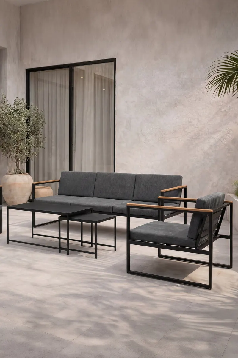 Dakar Gartenlounge mit Sofa, zwei Sesseln und zwei Tischen, im Wohnraum, Ansicht 2